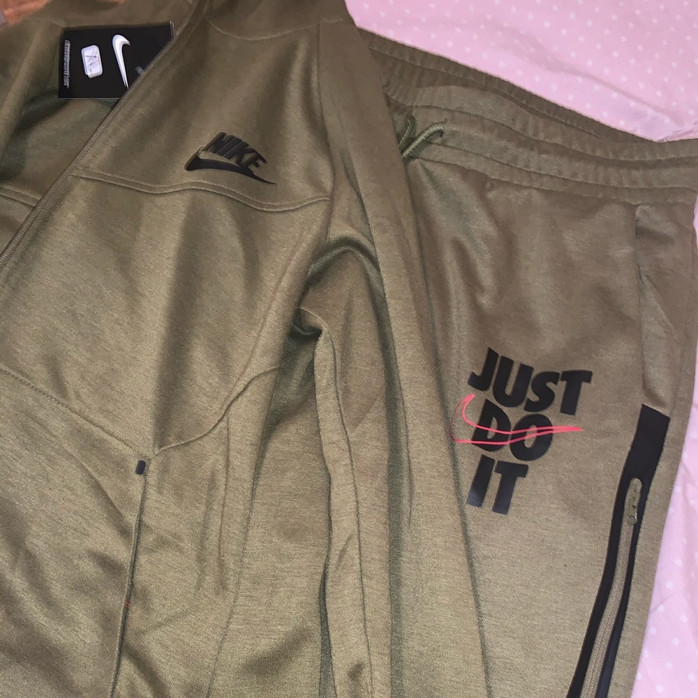 Nike jogging suit